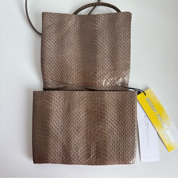 Bcbgeneration Snakeskin Cross-body bag - Picture 4 of 8